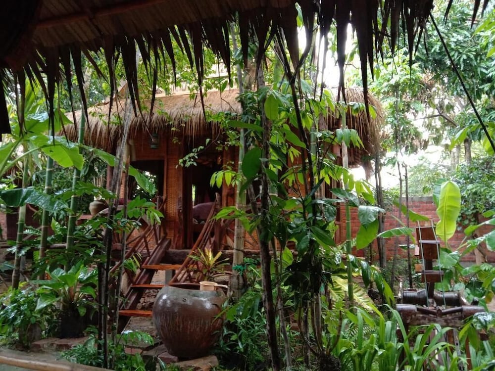 KAKRONA POUK HOMESTAY