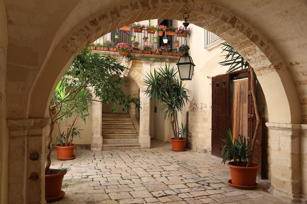LEVANTE HOME IN THE CENTRE OF BARI