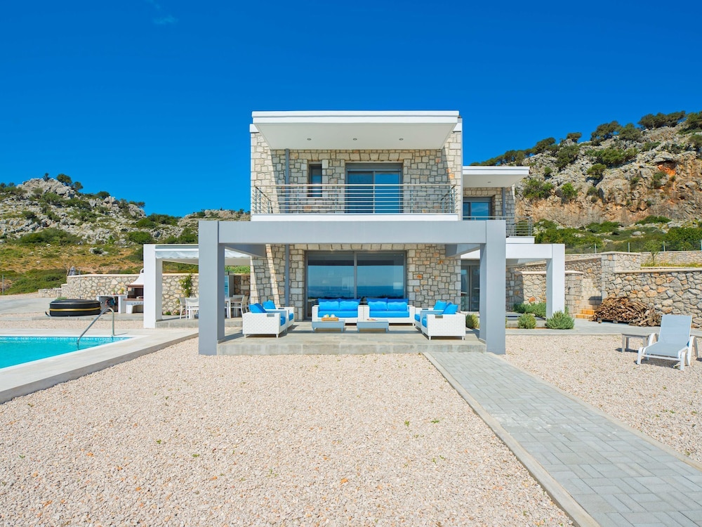 Beautiful New Luxury Villa Near The Coast, Nice Pool, Beautiful Sea View, Rhodes