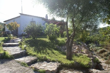 Charming Holiday Home In Kritinia With Garden