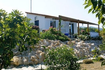 Charming Holiday Home In Kritinia With Garden