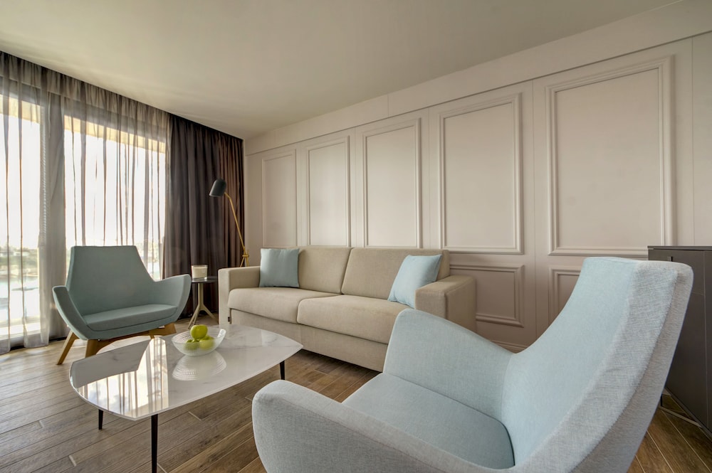 LANDS END BOUTIQUE HOTEL