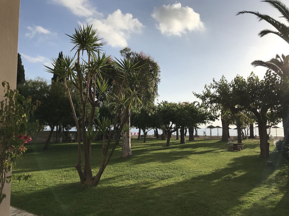 THREE STARS BEACH HOTEL