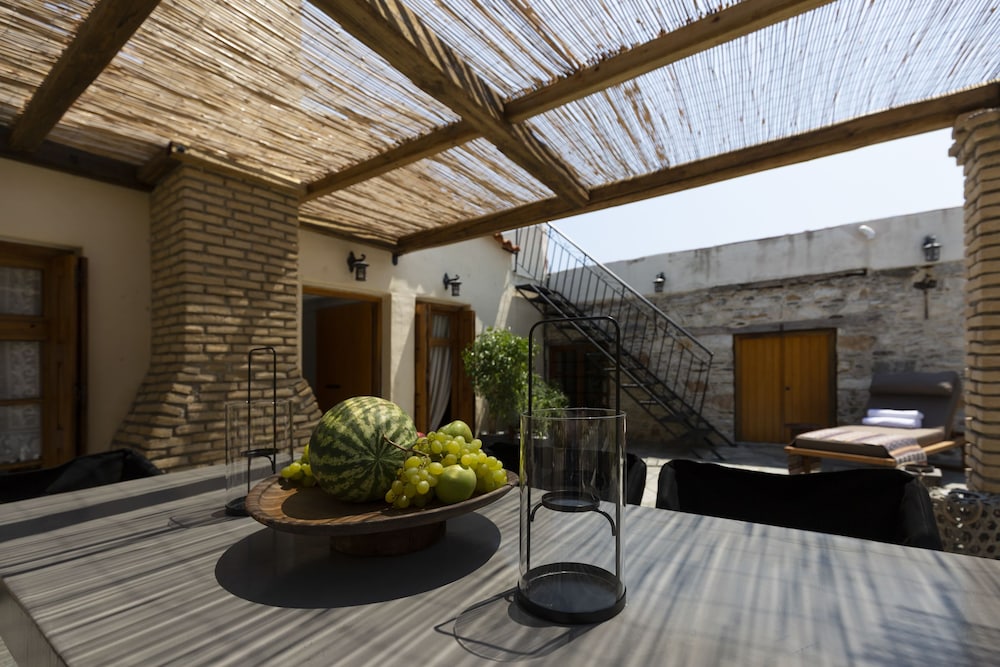 VILLA OF THE OLD OLIVE OIL FACTORY