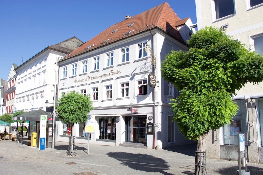 HOTEL GOLDENE TRAUBE