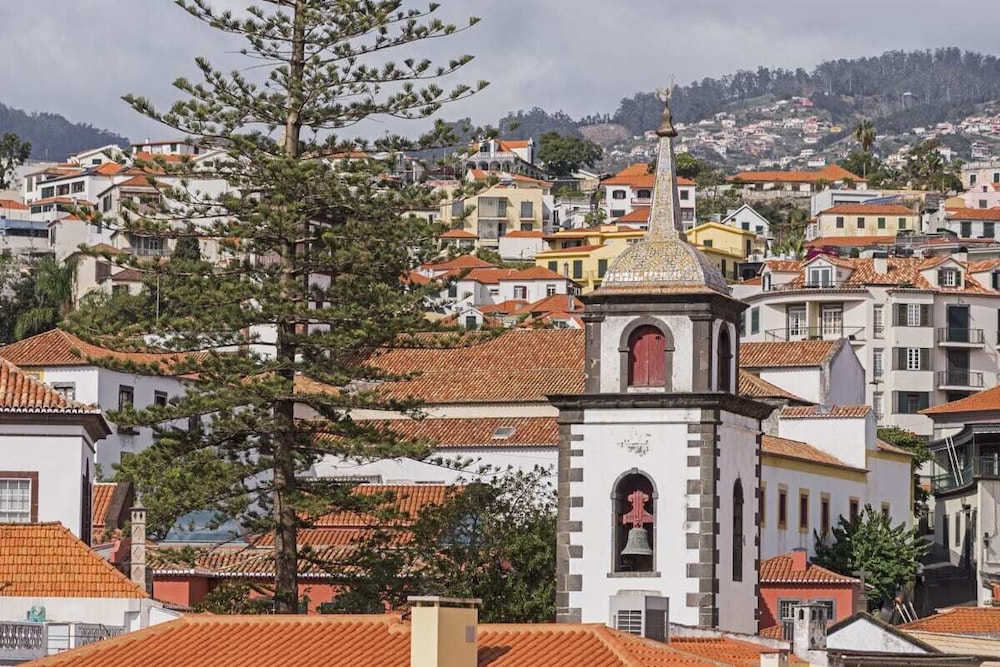 DOWNTOWN FUNCHAL APARTMENTS 4B PICO AREEIRO, IN THE HEART OF THE CITY