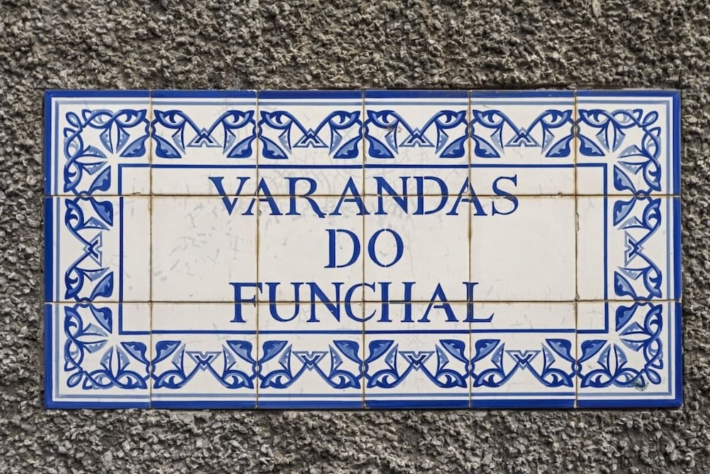VARANDAS DO FUNCHAL II, IN THE CITY CENTER WITH A SWIMMING POOL