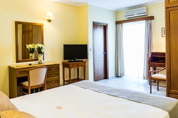 ANDREOLAS LUXURY SUITES